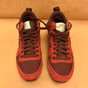 Nike Internationalist Mid Sneaker, rare color